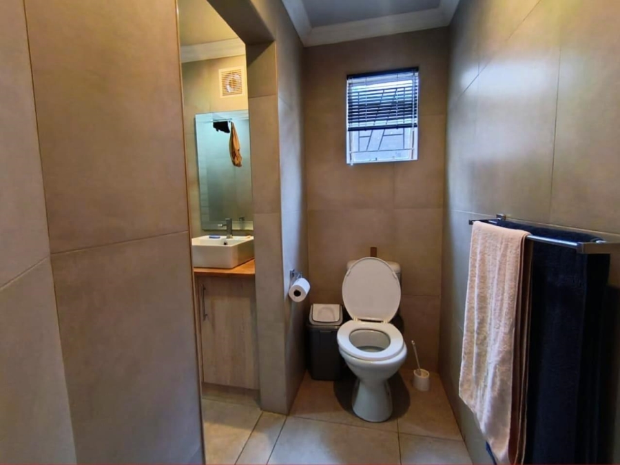 7 Bedroom Property for Sale in Langenhovenpark Free State